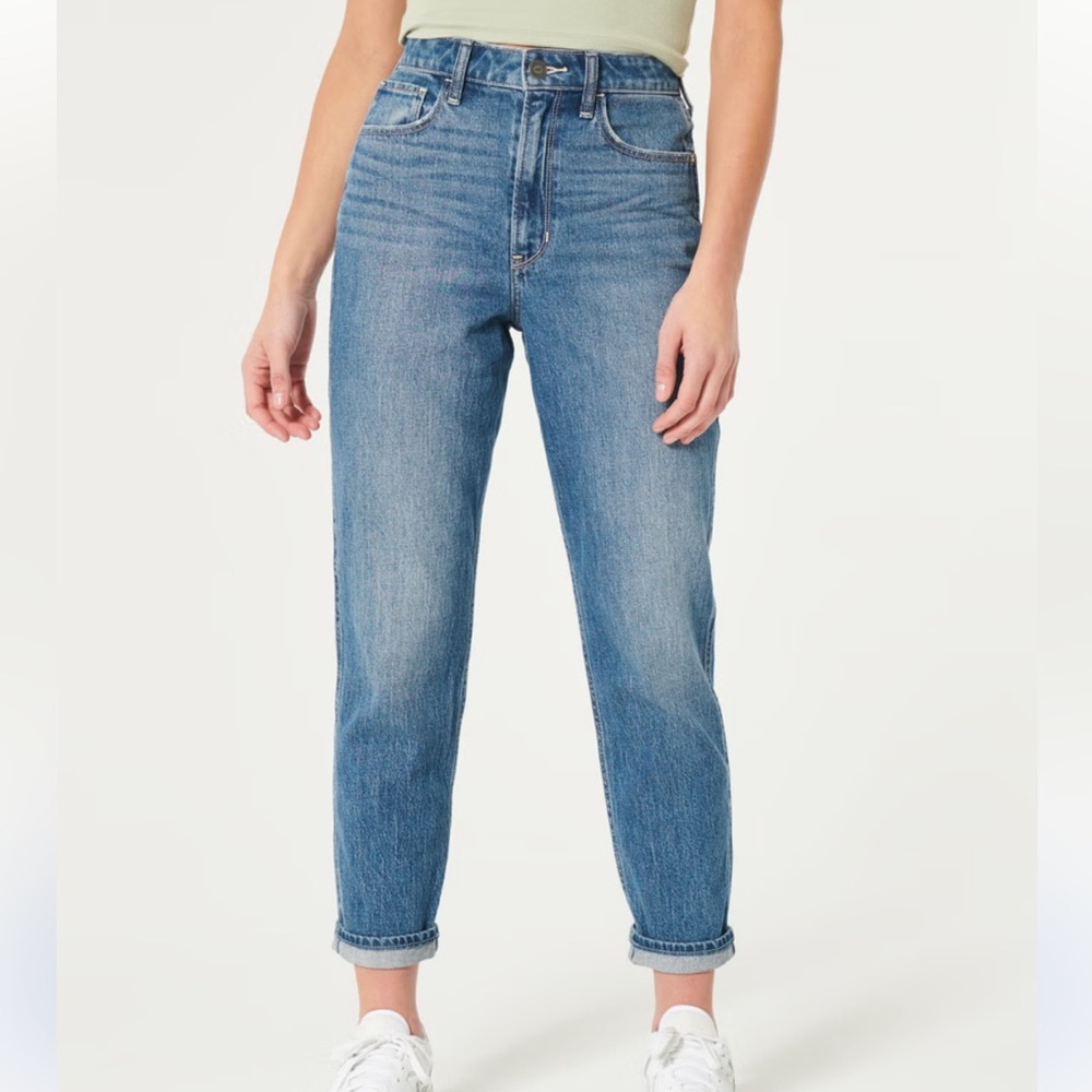 NWT Hollister Ultra High Rise Mom Jeans Size 27 Light Wash Denim Straight Leg